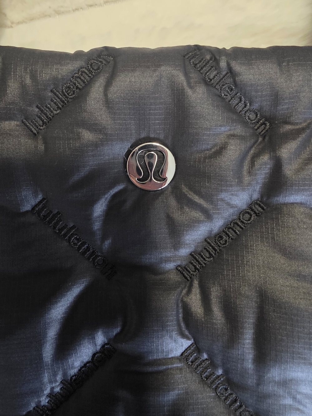 Lululemon Quilty Pleasures Tote BagMedium 12L - Picture 4 of 9